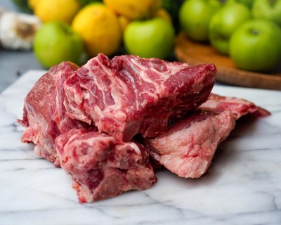 Свинина на кости охлаждённая 1 кг - купить в Малом Сазаново